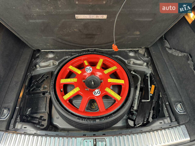 Серый Фольксваген Туарег, объемом двигателя 2.97 л и пробегом 285 тыс. км за 16990 $, фото 35 на Automoto.ua