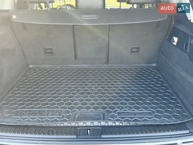 Сірий Фольксваген Туарег, об'ємом двигуна 2.97 л та пробігом 288 тис. км за 17700 $, фото 29 на Automoto.ua