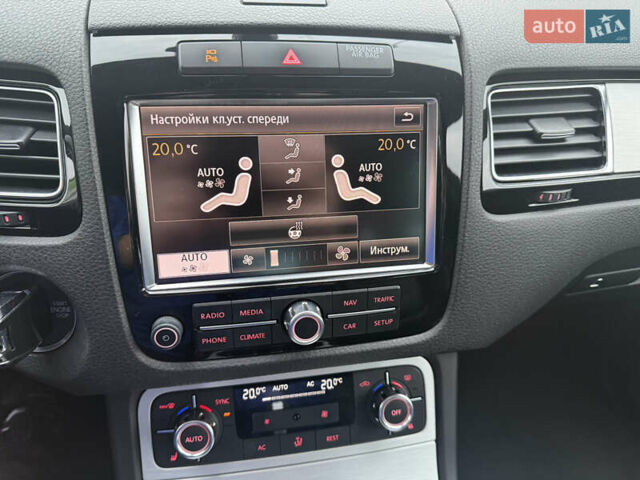 Сірий Фольксваген Туарег, об'ємом двигуна 3 л та пробігом 260 тис. км за 18700 $, фото 65 на Automoto.ua