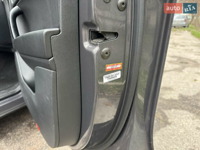 Серый Фольксваген Туарег, объемом двигателя 3 л и пробегом 260 тыс. км за 16700 $, фото 68 на Automoto.ua