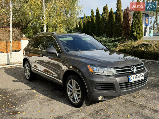 Сірий Фольксваген Туарег, об'ємом двигуна 3 л та пробігом 260 тис. км за 16700 $, фото 3 на Automoto.ua