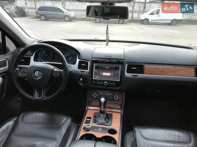 Серый Фольксваген Туарег, объемом двигателя 2.97 л и пробегом 263 тыс. км за 15900 $, фото 23 на Automoto.ua