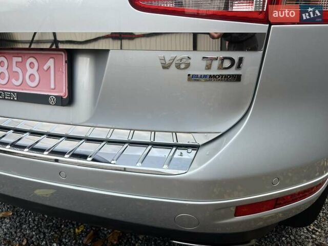 Серый Фольксваген Туарег, объемом двигателя 3 л и пробегом 232 тыс. км за 19700 $, фото 5 на Automoto.ua