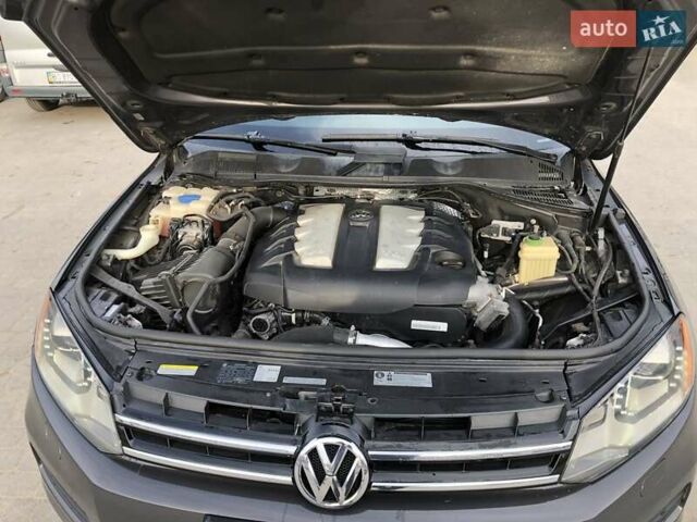 Серый Фольксваген Туарег, объемом двигателя 2.97 л и пробегом 263 тыс. км за 15900 $, фото 49 на Automoto.ua