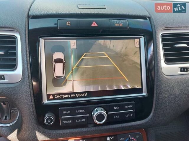 Сірий Фольксваген Туарег, об'ємом двигуна 3 л та пробігом 154 тис. км за 15800 $, фото 34 на Automoto.ua