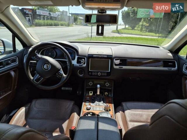 Серый Фольксваген Туарег, объемом двигателя 3 л и пробегом 215 тыс. км за 19300 $, фото 7 на Automoto.ua