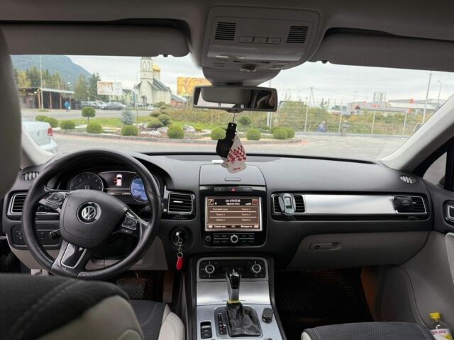 Серый Фольксваген Туарег, объемом двигателя 3 л и пробегом 277 тыс. км за 18300 $, фото 3 на Automoto.ua