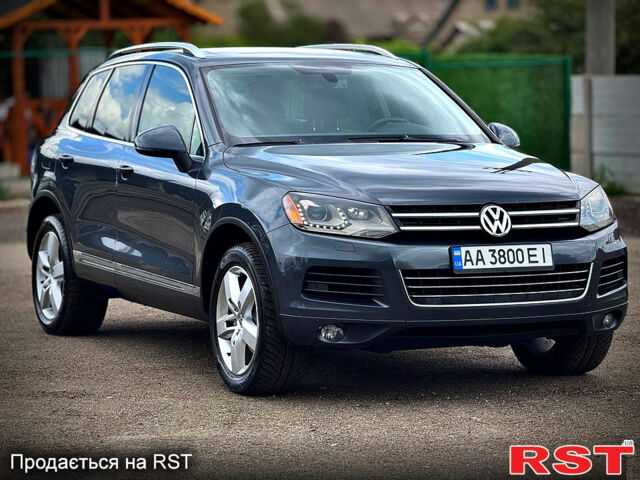 Серый Фольксваген Туарег, объемом двигателя 3 л и пробегом 308 тыс. км за 18500 $, фото 2 на Automoto.ua