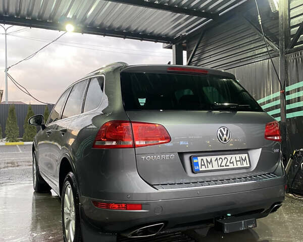 Серый Фольксваген Туарег, объемом двигателя 2.97 л и пробегом 257 тыс. км за 15500 $, фото 3 на Automoto.ua