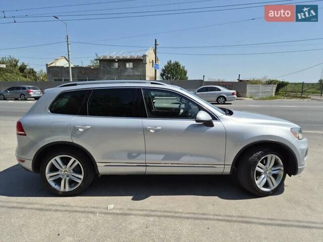 Серый Фольксваген Туарег, объемом двигателя 3 л и пробегом 215 тыс. км за 19300 $, фото 6 на Automoto.ua
