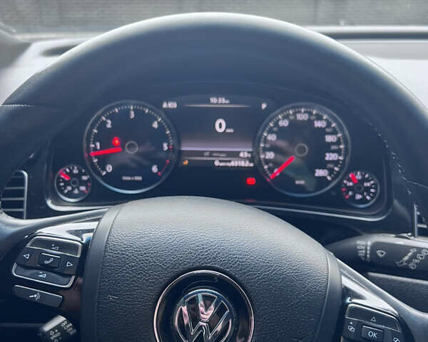 Серый Фольксваген Туарег, объемом двигателя 2.97 л и пробегом 281 тыс. км за 18000 $, фото 4 на Automoto.ua