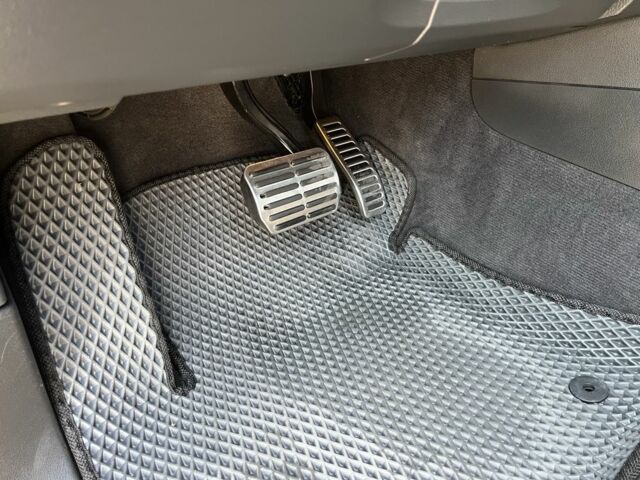 Серый Фольксваген Туарег, объемом двигателя 3 л и пробегом 253 тыс. км за 17000 $, фото 14 на Automoto.ua