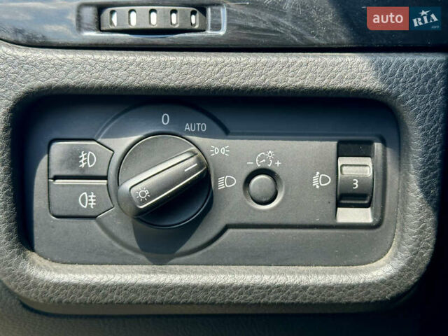 Серый Фольксваген Туарег, объемом двигателя 3 л и пробегом 226 тыс. км за 15490 $, фото 29 на Automoto.ua