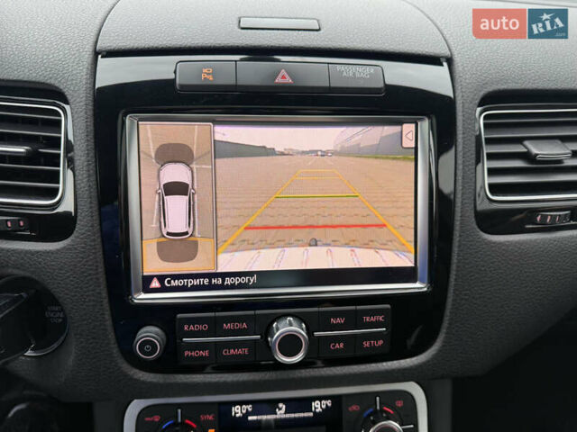 Сірий Фольксваген Туарег, об'ємом двигуна 3 л та пробігом 260 тис. км за 18700 $, фото 60 на Automoto.ua