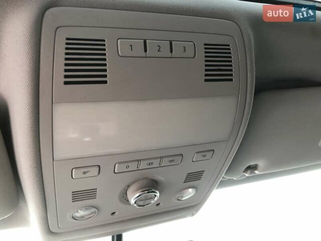 Серый Фольксваген Туарег, объемом двигателя 2.97 л и пробегом 263 тыс. км за 15900 $, фото 39 на Automoto.ua