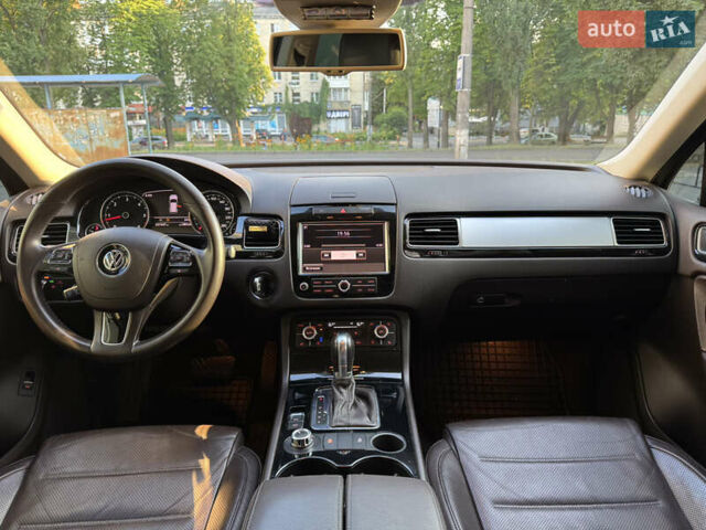 Сірий Фольксваген Туарег, об'ємом двигуна 2.97 л та пробігом 238 тис. км за 18300 $, фото 56 на Automoto.ua