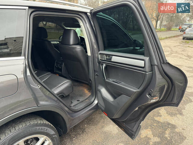 Серый Фольксваген Туарег, объемом двигателя 3 л и пробегом 260 тыс. км за 16700 $, фото 58 на Automoto.ua