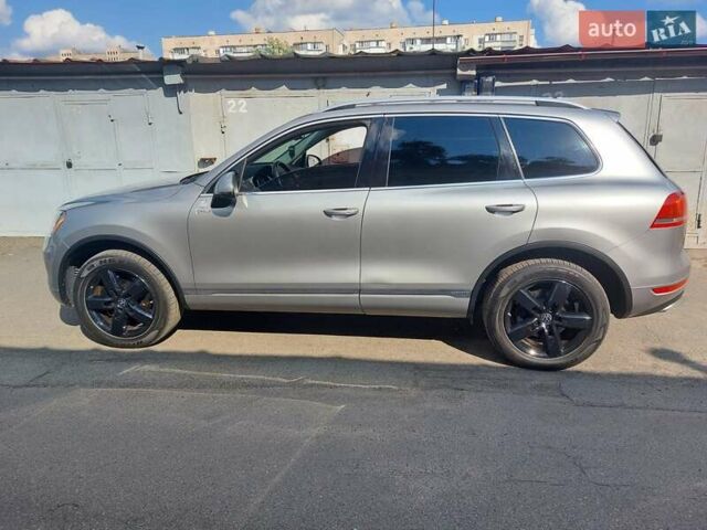 Сірий Фольксваген Туарег, об'ємом двигуна 3 л та пробігом 154 тис. км за 15800 $, фото 11 на Automoto.ua