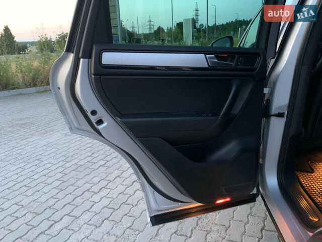 Сірий Фольксваген Туарег, об'ємом двигуна 2.97 л та пробігом 211 тис. км за 20299 $, фото 30 на Automoto.ua