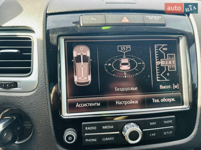 Сірий Фольксваген Туарег, об'ємом двигуна 2.97 л та пробігом 288 тис. км за 17700 $, фото 34 на Automoto.ua