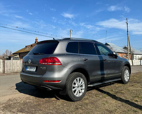 Серый Фольксваген Туарег, объемом двигателя 2.97 л и пробегом 270 тыс. км за 20000 $, фото 4 на Automoto.ua