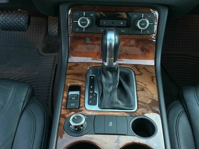 Серый Фольксваген Туарег, объемом двигателя 3 л и пробегом 296 тыс. км за 14490 $, фото 15 на Automoto.ua