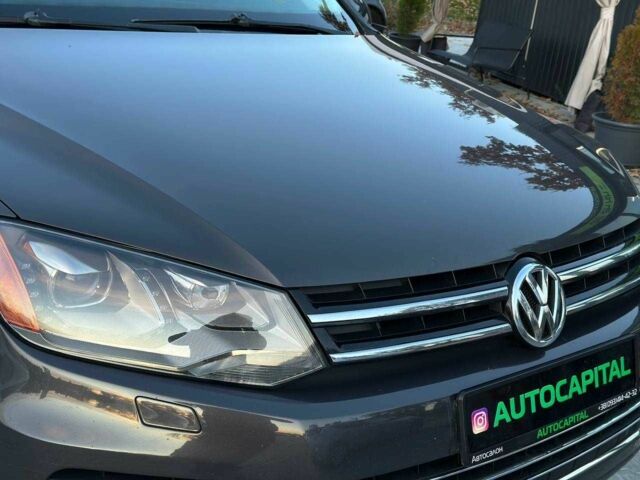 Серый Фольксваген Туарег, объемом двигателя 3 л и пробегом 296 тыс. км за 14490 $, фото 2 на Automoto.ua