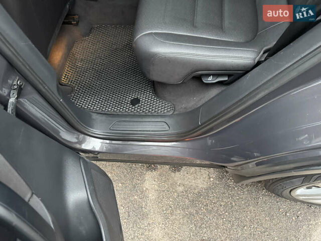 Серый Фольксваген Туарег, объемом двигателя 3 л и пробегом 260 тыс. км за 16700 $, фото 56 на Automoto.ua