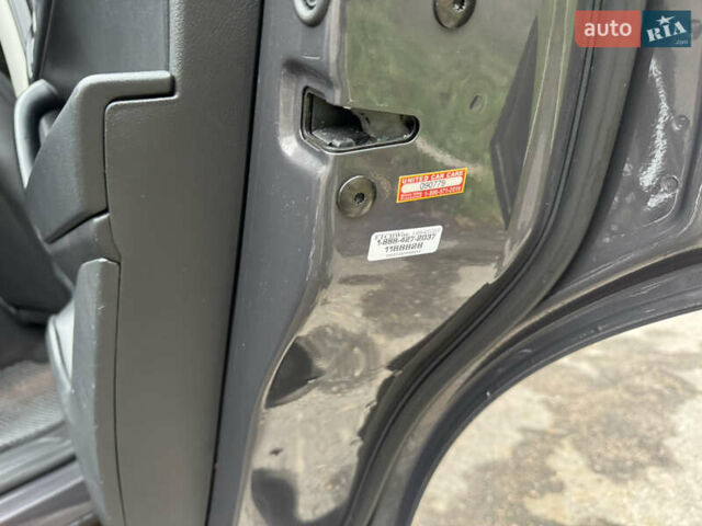 Серый Фольксваген Туарег, объемом двигателя 3 л и пробегом 260 тыс. км за 16700 $, фото 61 на Automoto.ua