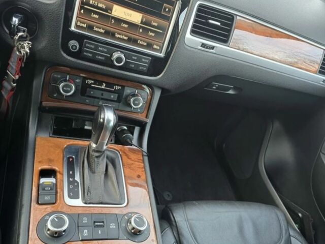 Серый Фольксваген Туарег, объемом двигателя 3 л и пробегом 238 тыс. км за 2248 $, фото 7 на Automoto.ua