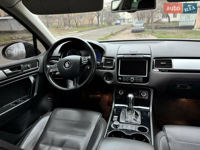 Серый Фольксваген Туарег, объемом двигателя 3 л и пробегом 260 тыс. км за 16700 $, фото 47 на Automoto.ua