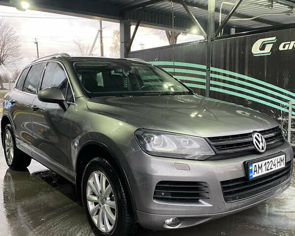Серый Фольксваген Туарег, объемом двигателя 2.97 л и пробегом 257 тыс. км за 15500 $, фото 1 на Automoto.ua