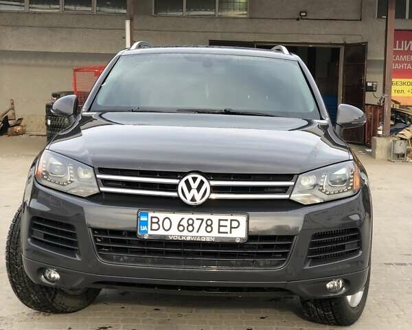 Серый Фольксваген Туарег, объемом двигателя 2.97 л и пробегом 263 тыс. км за 15900 $, фото 2 на Automoto.ua
