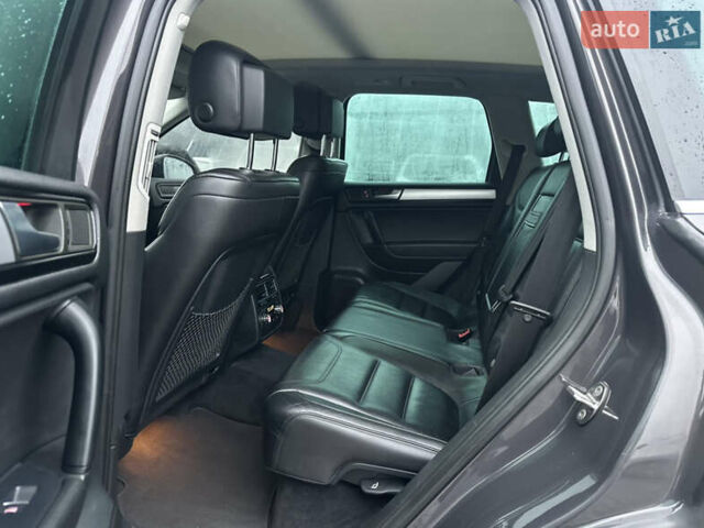 Сірий Фольксваген Туарег, об'ємом двигуна 3 л та пробігом 298 тис. км за 18500 $, фото 82 на Automoto.ua