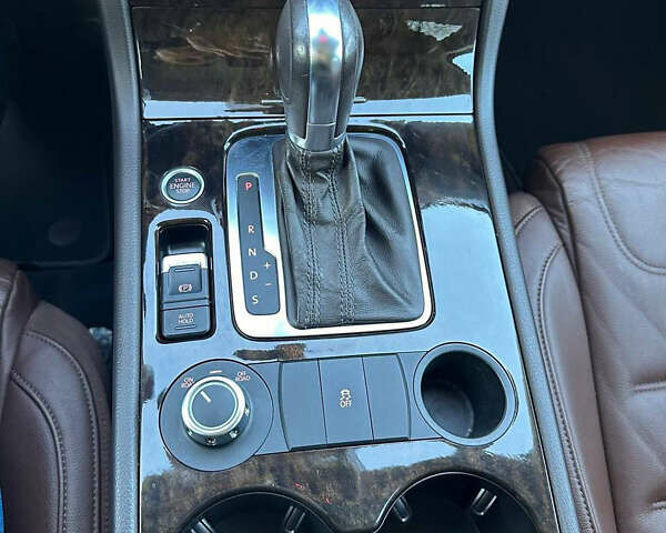 Серый Фольксваген Туарег, объемом двигателя 3.6 л и пробегом 196 тыс. км за 15999 $, фото 9 на Automoto.ua