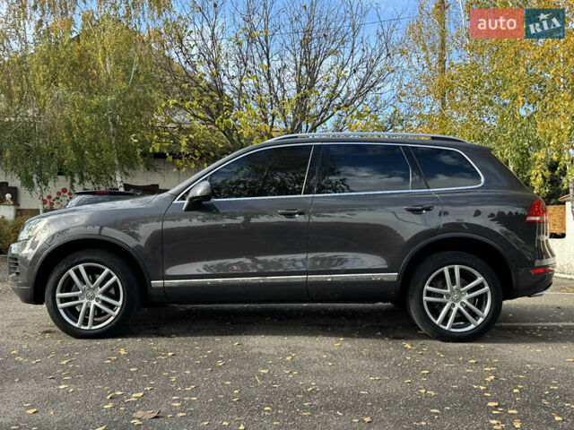 Сірий Фольксваген Туарег, об'ємом двигуна 3 л та пробігом 260 тис. км за 16700 $, фото 14 на Automoto.ua