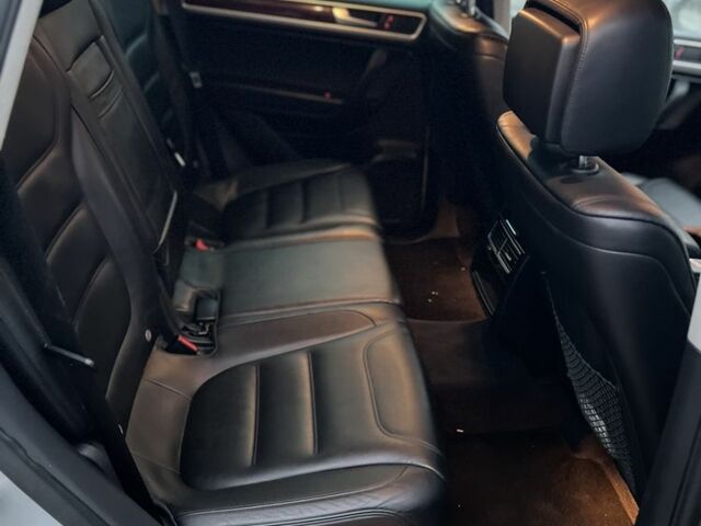 Серый Фольксваген Туарег, объемом двигателя 3 л и пробегом 220 тыс. км за 10750 $, фото 13 на Automoto.ua