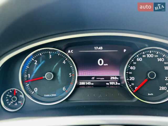 Сірий Фольксваген Туарег, об'ємом двигуна 2.97 л та пробігом 288 тис. км за 17700 $, фото 35 на Automoto.ua
