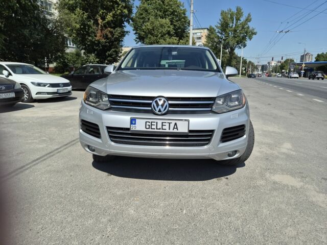 Серый Фольксваген Туарег, объемом двигателя 3 л и пробегом 215 тыс. км за 18000 $, фото 1 на Automoto.ua