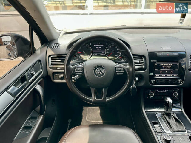 Серый Фольксваген Туарег, объемом двигателя 3 л и пробегом 226 тыс. км за 15490 $, фото 56 на Automoto.ua
