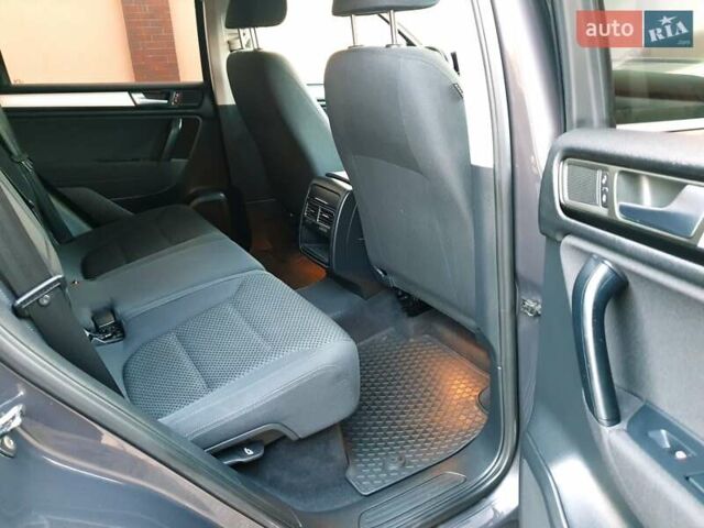 Сірий Фольксваген Туарег, об'ємом двигуна 2.97 л та пробігом 280 тис. км за 15769 $, фото 39 на Automoto.ua