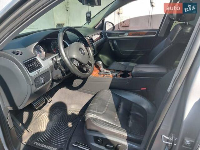 Сірий Фольксваген Туарег, об'ємом двигуна 3 л та пробігом 154 тис. км за 15800 $, фото 16 на Automoto.ua