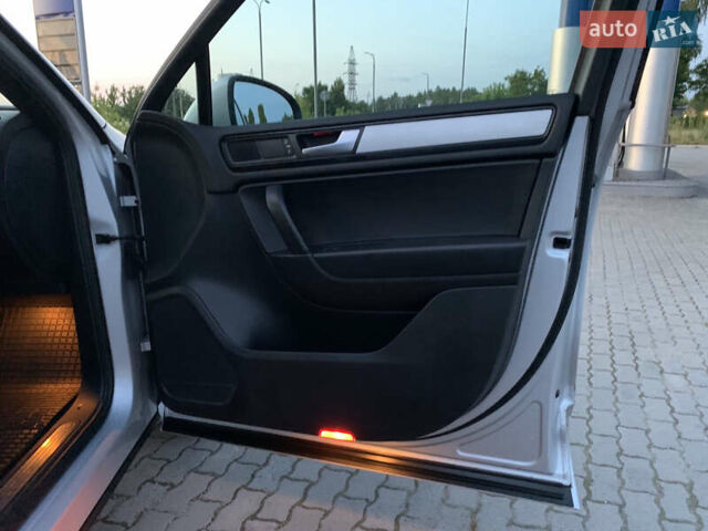 Сірий Фольксваген Туарег, об'ємом двигуна 2.97 л та пробігом 211 тис. км за 20299 $, фото 25 на Automoto.ua
