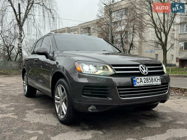 Серый Фольксваген Туарег, объемом двигателя 3 л и пробегом 260 тыс. км за 16700 $, фото 4 на Automoto.ua
