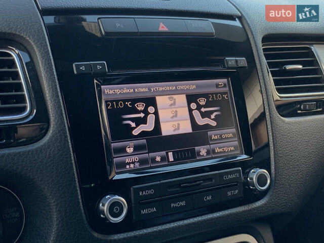 Серый Фольксваген Туарег, объемом двигателя 3 л и пробегом 260 тыс. км за 18899 $, фото 60 на Automoto.ua