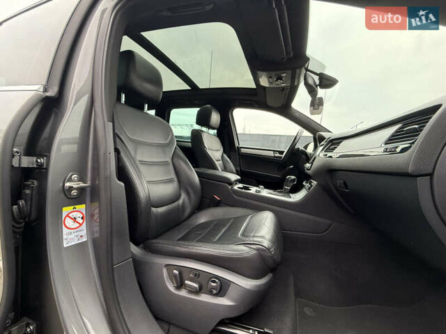 Сірий Фольксваген Туарег, об'ємом двигуна 3 л та пробігом 260 тис. км за 18700 $, фото 34 на Automoto.ua