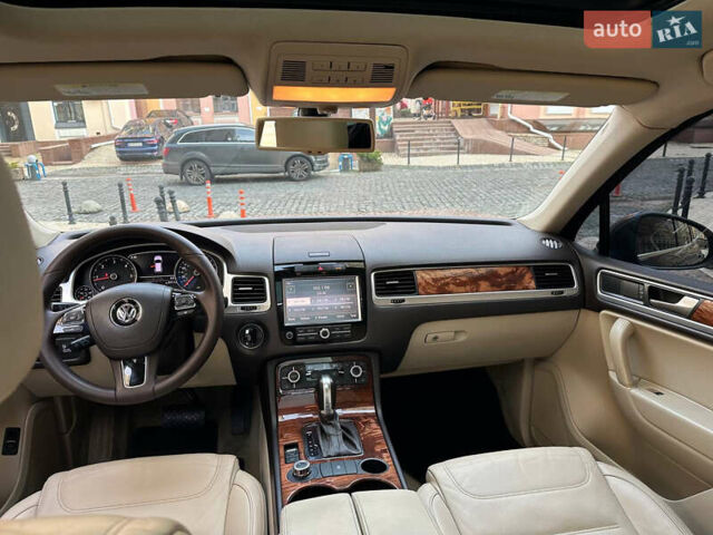 Серый Фольксваген Туарег, объемом двигателя 2.97 л и пробегом 300 тыс. км за 13400 $, фото 24 на Automoto.ua