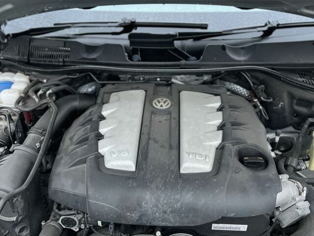 Серый Фольксваген Туарег, объемом двигателя 3 л и пробегом 220 тыс. км за 10750 $, фото 18 на Automoto.ua