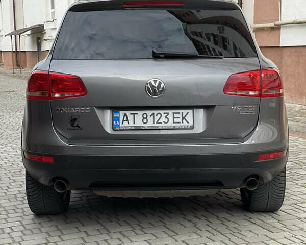 Сірий Фольксваген Туарег, об'ємом двигуна 3 л та пробігом 207 тис. км за 21500 $, фото 15 на Automoto.ua