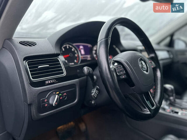 Сірий Фольксваген Туарег, об'ємом двигуна 3 л та пробігом 298 тис. км за 18500 $, фото 61 на Automoto.ua